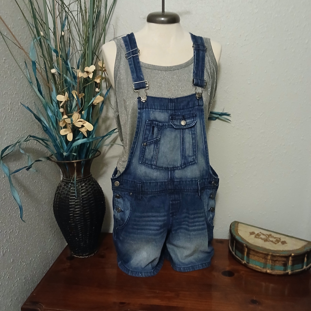 LEI Blue Juniors Size M Denim Overall Shorts Shortalls